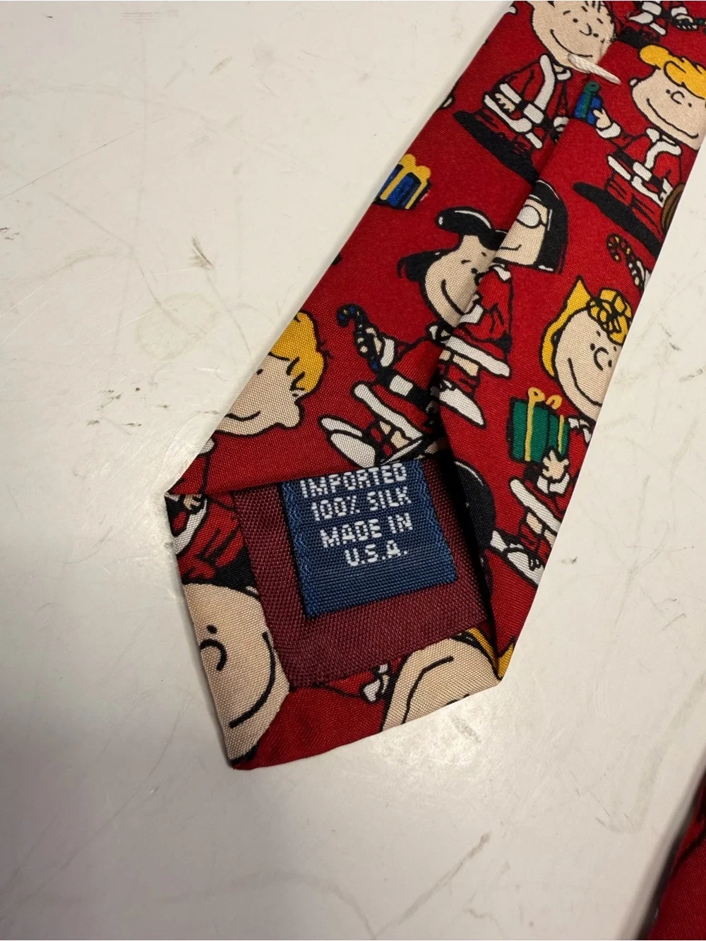 Peanuts fun red